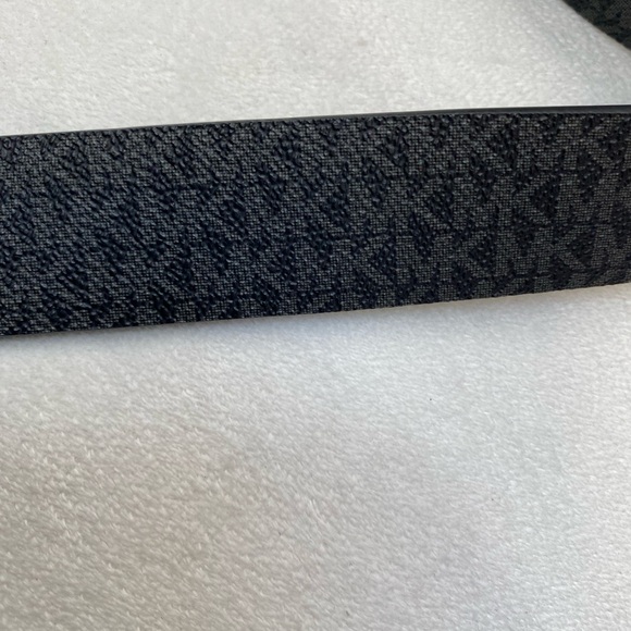 MICHAEL KORS MK LOGO Adjustable women’s belt size medium length 40” width 1.25” - Picture 3 of 11
